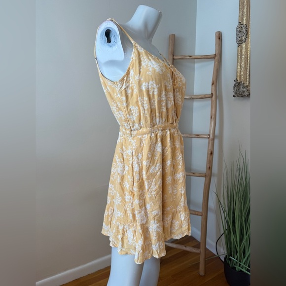 Abercrombie And Fitch Yellow And White Floral Ruffle Bottom Mini Dress Lg - Picture 6 of 6